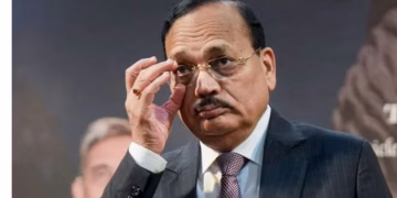 लॉ यूनिवर्सिटी में बढ़ा विवाद... CJI सूर्यकांत को दीक्षांत समारोह में क्यों नहीं आने देना चाहते 450 छात्र? 44 लॉ यूनिवर्सिटी में बढ़ा विवाद… CJI सूर्यकांत को दीक्षांत समारोह में क्यों नहीं आने देना चाहते 450 छात्र?