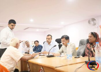 कमिश्नर शीलेन्द्र सिंह ने 22 शिकायतकर्ताओं से किया सीधा संवाद, शिकायतों के निराकरण की ली जानकारी , भू-अर्जन प्रकरण में लापरवाही पर तहसीलदार के विरुद्ध विभागीय जांच 46 कमिश्नर शीलेन्द्र सिंह ने 22 शिकायतकर्ताओं से किया सीधा संवाद, शिकायतों के निराकरण की ली जानकारी , भू-अर्जन प्रकरण में लापरवाही पर तहसीलदार के विरुद्ध विभागीय जांच
