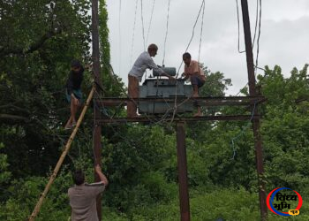 जिला पंचायत सदस्य सरस्वती बहेलिया की पहल से मनकीसर कोठार का जला ट्रांसफार्मर बदला, बिजली आपूर्ति बहाल 6 जिला पंचायत सदस्य सरस्वती बहेलिया की पहल से मनकीसर कोठार का जला ट्रांसफार्मर बदला, बिजली आपूर्ति बहाल