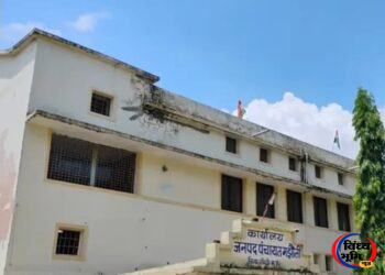 मझौली में 7 रोजगार सहायकों पर गिरी गाज, लापरवाही पर काटा गया वेतन