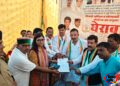 सेमरिया में बिजली-खाद की समस्याओं को लेकर कांग्रेस का प्रदर्शन, विद्युत कार्यालय का घेराव कर सौंपा ज्ञापन