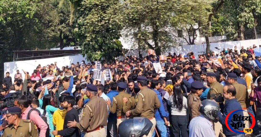 BPSC विवाद पर पटना में संग्राम: छात्रों का राजभवन मार्च उग्र, पुलिस ने वाटर कैनन चलाया; तेजस्वी ने सरकार को घेरा. 44 IMG 20260825 WA0024
