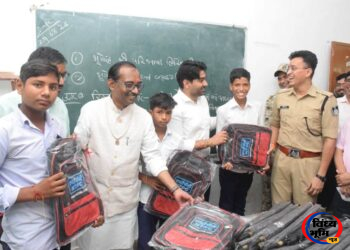 जन विश्वास अभियान के तहत कलेक्टर ने चरगोड़ा एवं बधमनबा विद्यालयों का किया औचक निरीक्षण 49 जन विश्वास अभियान के तहत कलेक्टर ने चरगोड़ा एवं बधमनबा विद्यालयों का किया औचक निरीक्षण