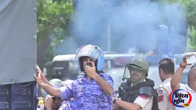30 हजार की भीड़, बैरिकेडिंग तोड़कर हिंसा'; दिल्ली पुलिस ने SC में बताया क्यों करना पड़ा लाठीचार्ज 43 JANTAR MATAR PROTEST 1787035663274 v