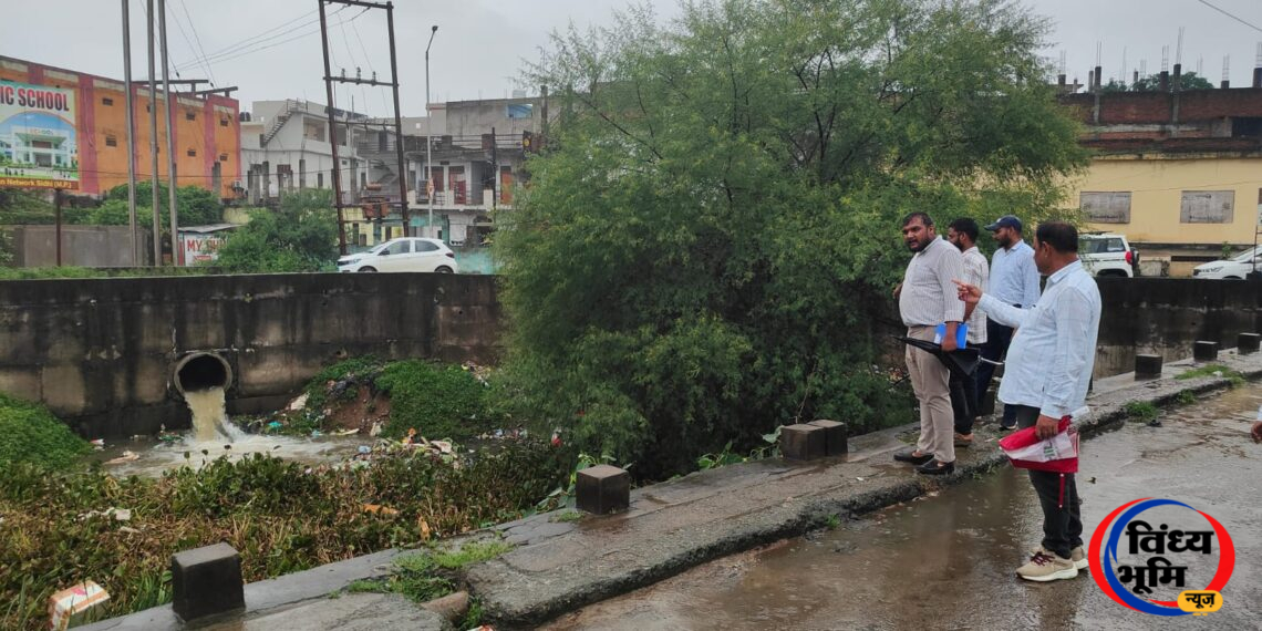 सीधी शहर में सीवर लाइन सर्वेक्षण शुरू, व्यवस्थित जल निकासी की दिशा में बढ़ा कदम,शहर की बेहतर जल निकासी व्यवस्था के लिए डीपीआर तैयार कर शुरू होगा सीवर लाइन का कार्य 44 Ph 257