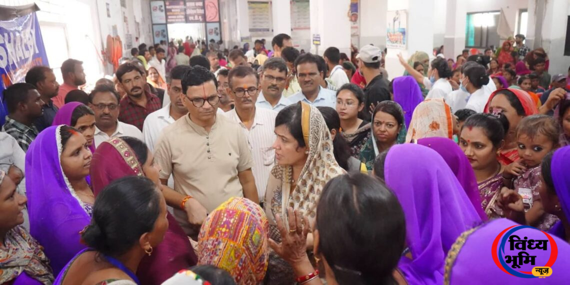 स्थानीय उत्पादों से सजा राखी मेला, महिला समूहों के हुनर को मिला बाजार,विधायक रीती पाठक ने किया राखी मेले का शुभारंभ, कहाकृस्थानीय उत्पादों को बढ़ावा देना आत्मनिर्भर सीधी की मजबूत नींव 45 Ph 316