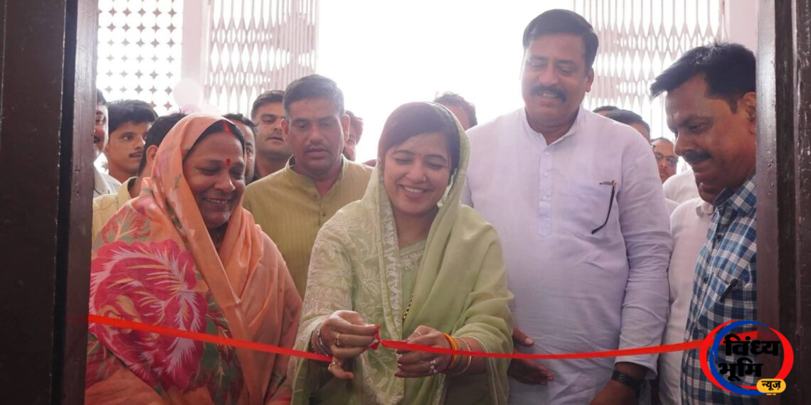 स्थानीय उत्पादों से सजा राखी मेला, महिला समूहों के हुनर को मिला बाजार,विधायक रीती पाठक ने किया राखी मेले का शुभारंभ, कहाकृस्थानीय उत्पादों को बढ़ावा देना आत्मनिर्भर सीधी की मजबूत नींव 46 Ph 322