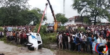 राजगढ़ जिले के सारंगपुर में बारिश में ईको कार उफनते नाले में बही , जिसमें सवार 11 लोगों में से 9 की मौत, 2 को बचाया गया 55 राजगढ़ जिले के सारंगपुर में बारिश में ईको कार उफनते नाले में बही , जिसमें सवार 11 लोगों में से 9 की मौत, 2 को बचाया गया