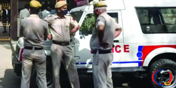गुरुग्राम में महिला बाइकर का कार सवारों ने किया पीछा, मोटरसाइकिल में मारी टक्कर; कैमरे में कैद हुई घटना 54 गुरुग्राम में महिला बाइकर का कार सवारों ने किया पीछा, मोटरसाइकिल में मारी टक्कर; कैमरे में कैद हुई घटना