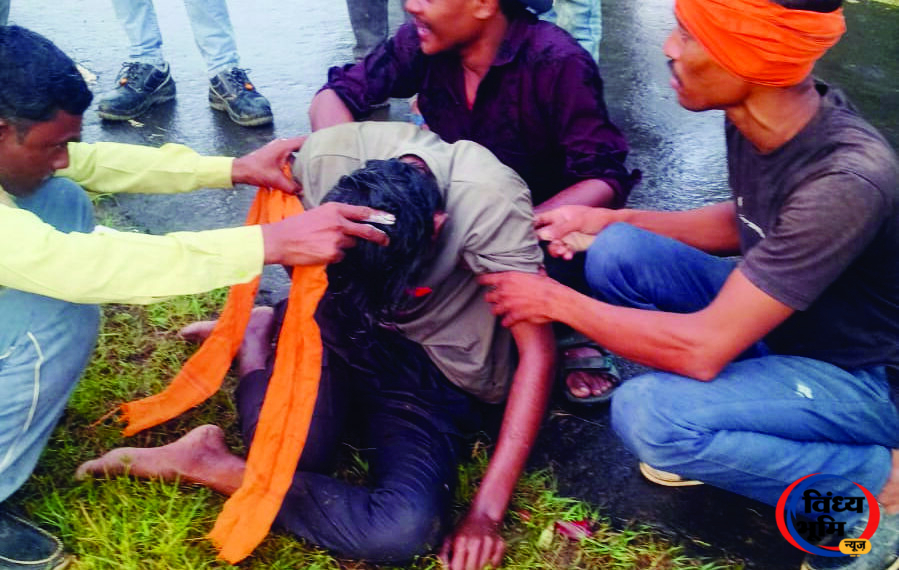 सीधी में बस-बाइक की जोरदार भिड़ंत, एक युवक की मौके पर मौत; दूसरा गंभीर 47 05 2