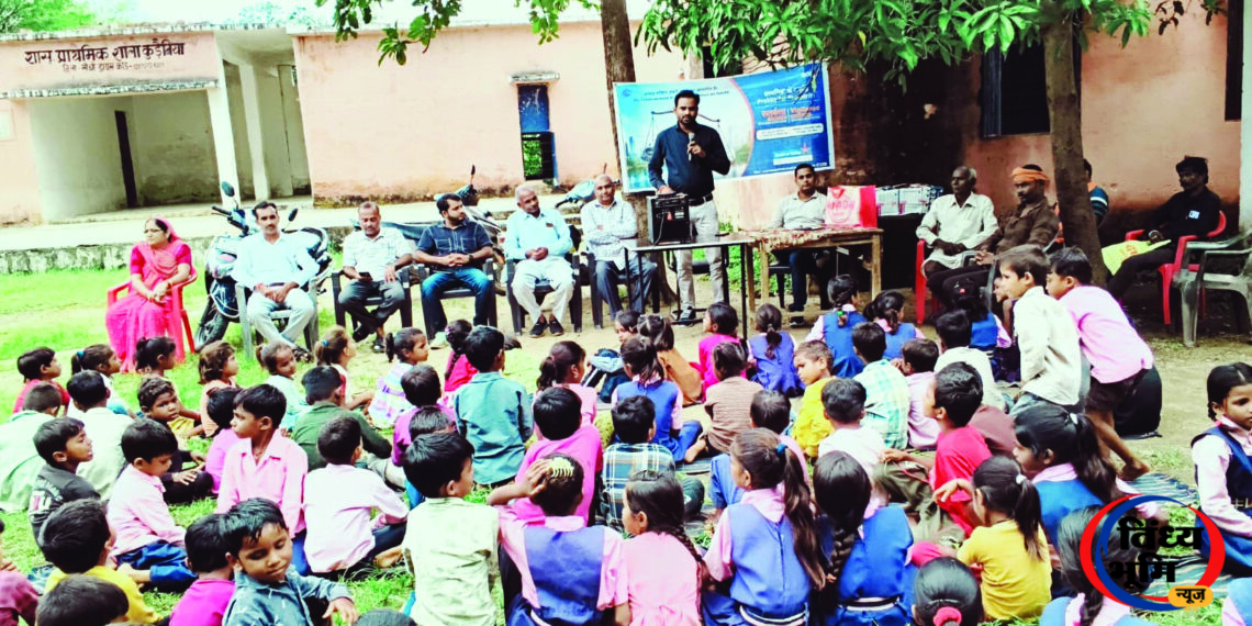 सीधी : ग्रामीणों और विद्यार्थियों को बताए सावधानी बरतने के उपाय, बैंकिंग सेवाओं की भी दी जानकारी 45 सीधी में साइबर ठगी से बचाव को लेकर बैंक ऑफ इंडिया की जागरूकता पाठशाला