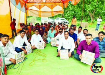 धरना प्रदर्शन के पांचवें दिन साहू समाज के लोग सीधी, मड़वास से पहुंचे, आंदोलन को दिया समर्थन. 53 धरना प्रदर्शन के पांचवें दिन साहू समाज के लोग सीधी, मड़वास से पहुंचे, आंदोलन को दिया समर्थन.