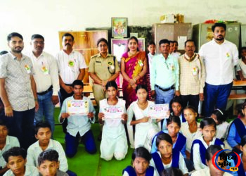 स्कूल में कानून की पाठशाला, पुलिस ने बच्चों को बताए सुरक्षा के अधिकार 49 स्कूल में कानून की पाठशाला, पुलिस ने बच्चों को बताए सुरक्षा के अधिकार