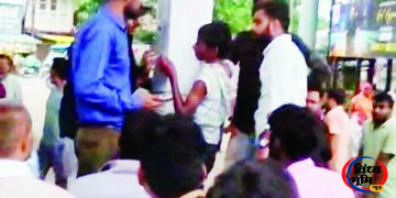 पेट्रोल पंप परिसर की घटना से मचा हड़कंप, पुलिस बोली- शिकायत मिलने पर होगी कार्रवाई 49 सीधी : पेट्रोल पंप परिसर की घटना से मचा हड़कंप, पुलिस बोली- शिकायत मिलने पर होगी कार्रवाई