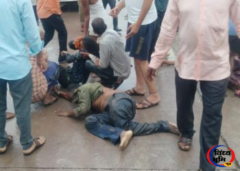 रीवा-सीधी मार्ग पर भीषण सड़क हादसा, बस और बल्कर की आमने-सामने भिड़ंत एक दर्जन से अधिक लोगों की मौत की सूचना, करीब 20 घायल; संजय गांधी अस्पताल भेजे गए घायल 54 रीवा-सीधी मार्ग पर भीषण सड़क हादसा, बस और बल्कर की आमने-सामने भिड़ंत एक दर्जन से अधिक लोगों की मौत की सूचना, करीब 20 घायल; संजय गांधी अस्पताल भेजे गए घायल