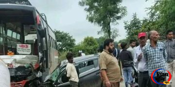 High-Speed Bus Turns Fatal ,अमरपुर-बेहड़ा मोड़ पर काल बनी तेज रफ्तार बस, अल्टो को रौंदने से एक ही परिवार के तीन सदस्यों की मौत, 8 वर्षीय मासूम गंभीर 54 High-Speed Bus Turns Fatal ,अमरपुर-बेहड़ा मोड़ पर काल बनी तेज रफ्तार बस, अल्टो को रौंदने से एक ही परिवार के तीन सदस्यों की मौत, 8 वर्षीय मासूम गंभीर