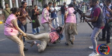New Delhi,ज्ञानेश कुमार के इस्तीफे की मांग पर प्रदर्शन, हजारों लोगों को हिरासत में लेने का दावा; पत्रकारों की गिरफ्तारी पर उठे सवाल 53 New Delhi,ज्ञानेश कुमार के इस्तीफे की मांग पर प्रदर्शन, हजारों लोगों को हिरासत में लेने का दावा; पत्रकारों की गिरफ्तारी पर उठे सवाल