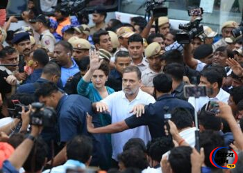 Opposition's Protest Movement,"50 हजार पुलिस भी बुला लो..." आधी रात को राहुल गांधी ने किसे दी खुली चुनौती? पूरा देश हैरान! 53 Opposition’s Protest Movement,”50 हजार पुलिस भी बुला लो…” आधी रात को राहुल गांधी ने किसे दी खुली चुनौती? पूरा देश हैरान!