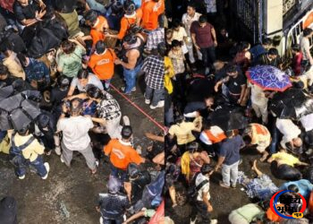 Durga Puja Pandal Stampede: कोलकाता के दुर्गा पूजा पंडाल में भगदड़ से हड़कंप, 17 मौतों की खबर; 35 लोगों को अस्पताल पहुंचाया 3 Durga Puja Pandal Stampede: कोलकाता के दुर्गा पूजा पंडाल में भगदड़ से हड़कंप, 17 मौतों की खबर; 35 लोगों को अस्पताल पहुंचाया